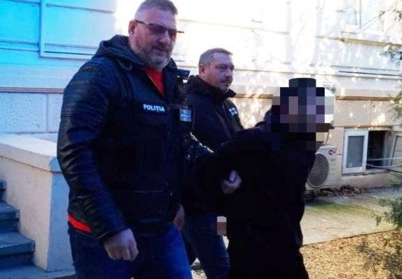 Bărbat de 26 de ani, reținut pentru furt din două autoturisme parcate