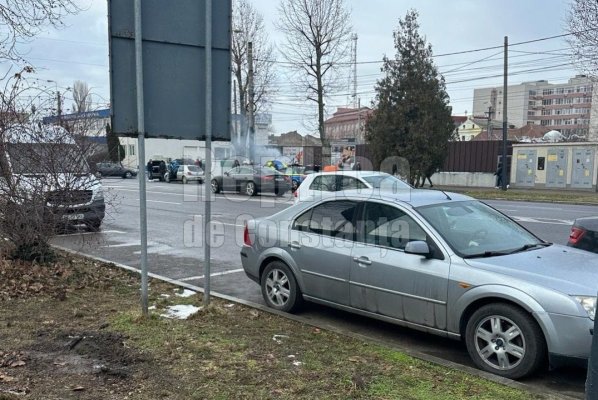O maşină de poliţie a fost pe punctul de a lua foc, pe bulevardul I.C. Brătianu. Video