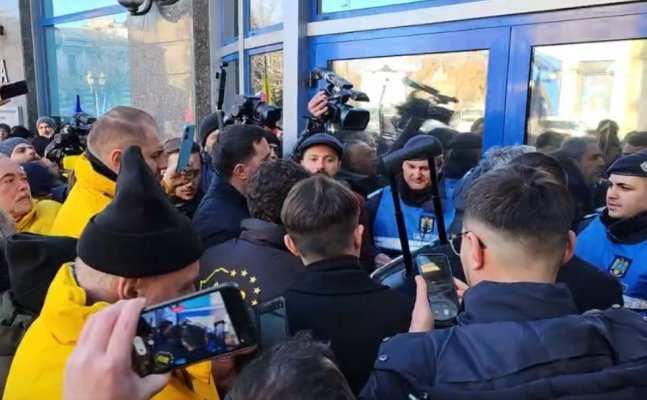 Protest AUR în faţa sediului ASF