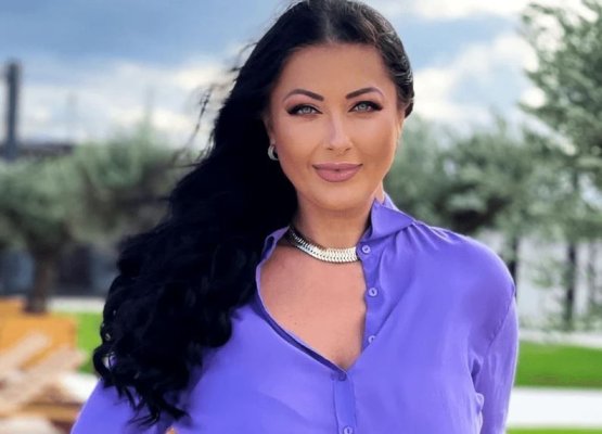 Gabriela Cristea, făcută praf după ce s-a afișat în costum de baie, în Maldive