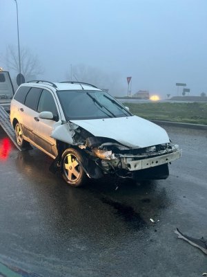 Mașină intrată în parapet, în zona Chelsy