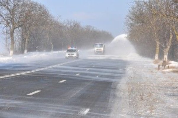 Meteorologii anunță vânt puternic în mai multe regiuni și ninsori și viscol la munte