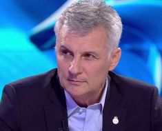 Daniel Zamfir depune un amendament prin care elevii să fie implicați în alegerea aspectului uniformelor