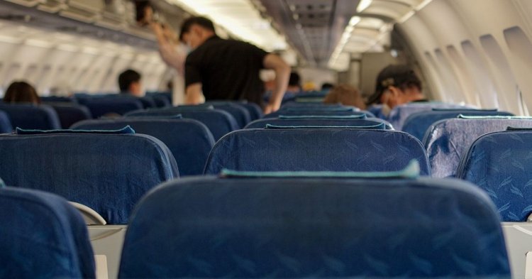 Bărbat condamnat cu executare după ce a provocat scandal la bordul unei aeronave