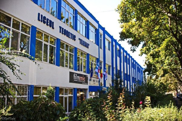 Liceul Teoretic Traian din Constanța va fi dotat cu laboratoare inteligente!