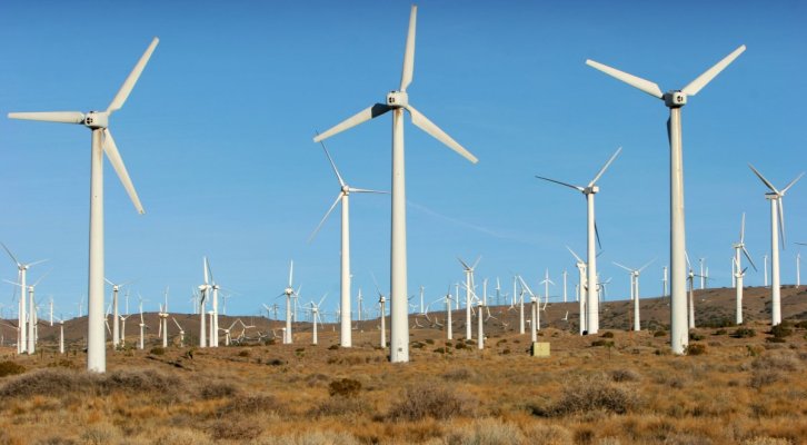 IEA: Planurile ţărilor încă nu sunt aliniate cu obiectivul de triplare a capacităţii de energie regenerabilă