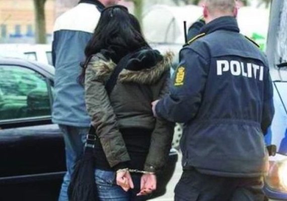 Femeie, arestată după ce a păcălit mai multe persoane că le vinde apartamente