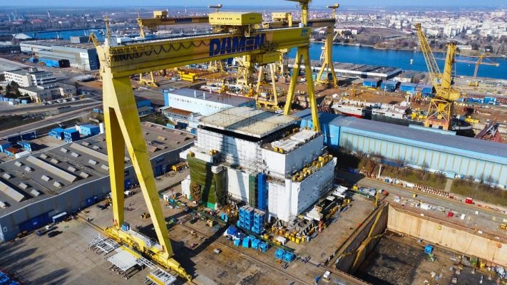Forțele Navale Române își repară în regim de urgență un puitor de mine la Damen Mangalia