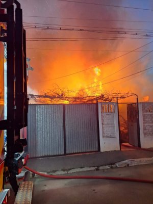 Pompierii constănțeni au intervenit la 10 incendii în 24 de ore