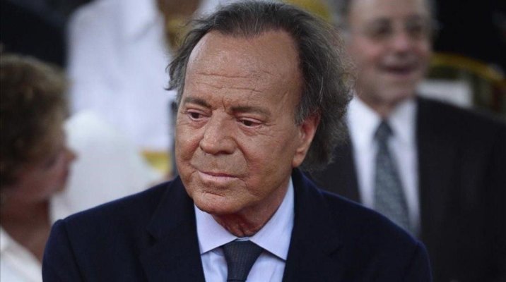 Julio Iglesias şi Netflix au ajuns la un acord pentru un serial despre viaţa cântăreţului