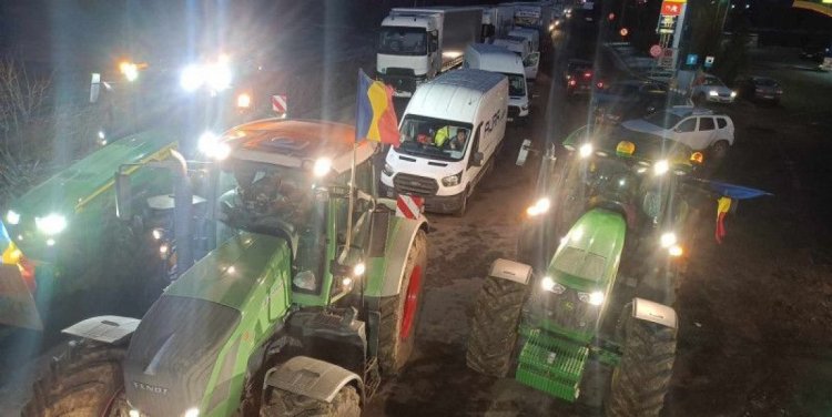 Vama Calafat, blocată de protestatari. Și-au lăsat utilajele și camioanele acolo și au plecat acasă