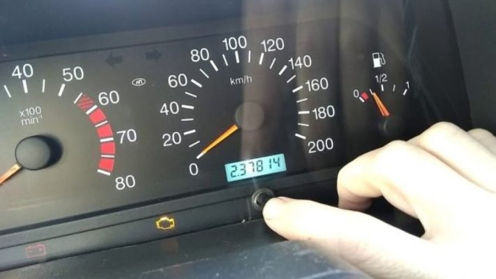 Care sunt mașinile care au cel mai des kilometrajul dat înapoi în România