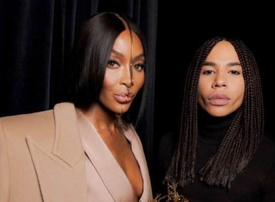 Săptămâna Modei, Paris: Naomi Campbell a revenit pe podiumul de defilare la vârsta de 53 de ani