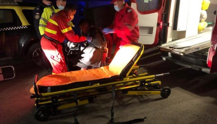 Un bărbat a fost înjunghiat, în timpul nopții, lângă o sală de jocuri de noroc 