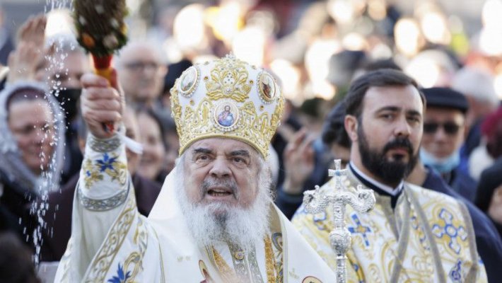 Patriarhul Daniel le dă peste nas celor care acuză biserica