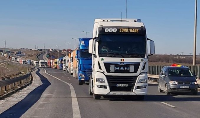 Transportatorii reiau protestele și vor să meargă spre Guvern. Au ales o altă rută