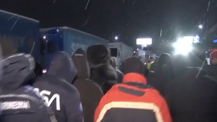 Se încing spiritele la protestul de la Afumați. Mai multe persoane au vrut să blocheze circulația