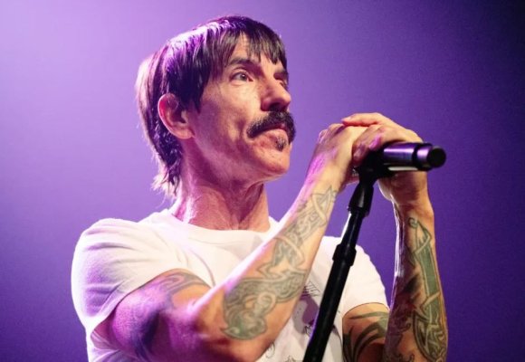 Memoriile solistului trupei Red Hot Chili Peppers au fost achiziţionate de Universal Pictures