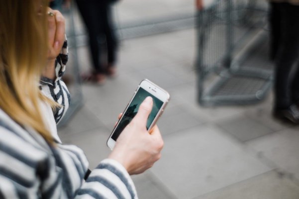 Telefonul va ține loc de carte de identitate! Decizia Uniunii Europe 