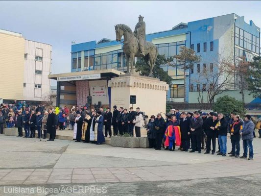Un constănțean este cercetat de jandarmii tulceni după ce a huiduit discursul autorităţilor