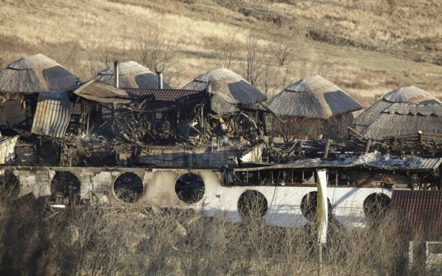 Trei persoane, ridicate pe bază de mandat și audiate de procurori în dosarul incendiului de la Ferma Dacilor 