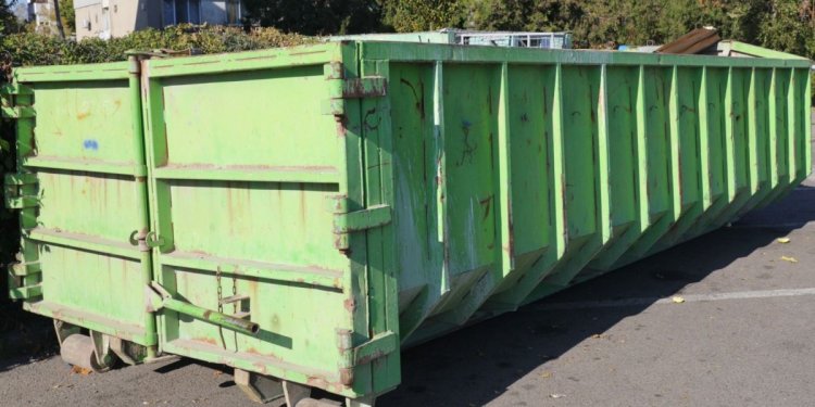 Container special pentru deșeuri voluminoase, amplasat în zona CET