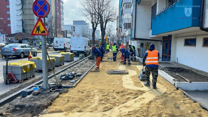 Se reabilitează infrastructura pietonală în mai multe zone din oraș