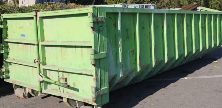 Container special pentru deșeuri voluminoase, amplasat în cartierul Abator