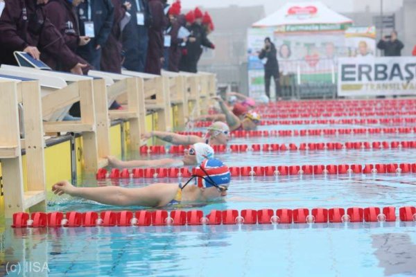 Campionatele Europene de înot în ape îngheţate: Doi germani au doborât recordurile mondiale la 500m liber