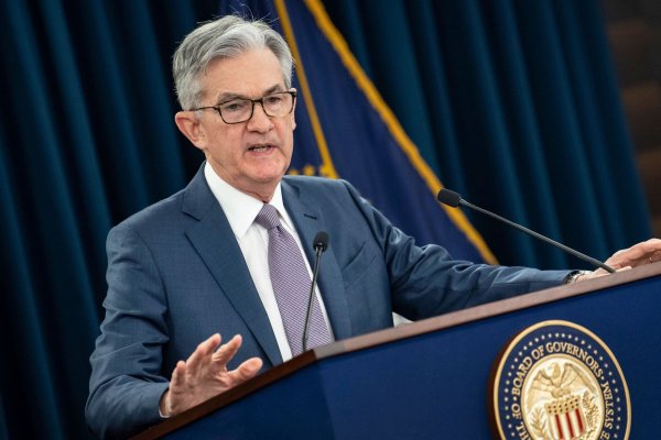 Jerome Powell avertizează că presiunile politice riscă să afecteze încrederea în independenţa Rezervei Federale