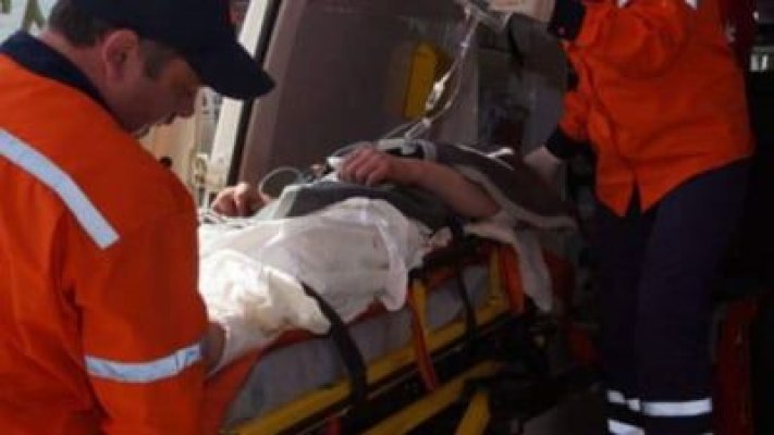  Tânăr înjunghiat în plină stradă. Polițiștii caută suspecții 