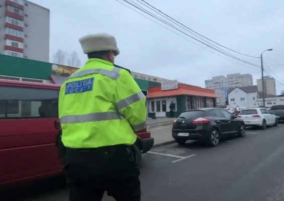 Scandal în piața din KM 4-5, după ce un polițist a vrut să amendeze o șoferiță. Video