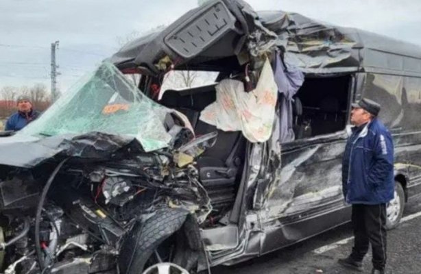 Accident cumplit în Ungaria, între două microbuze românești. Un şofer a murit 