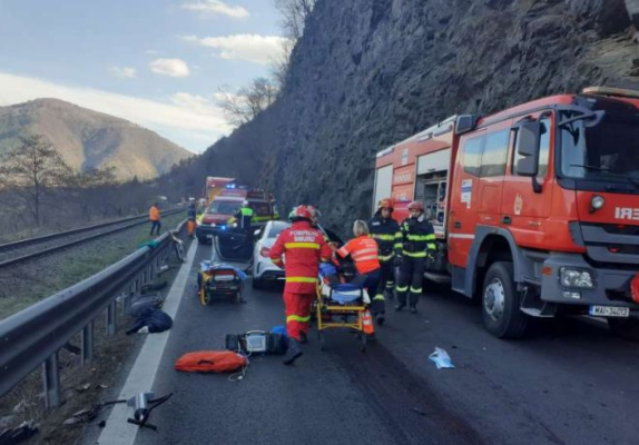 Doi răniţi într-un accident: una dintre victime, preluată de elicopterul SMURD