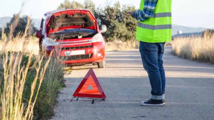 Bărbat strivit de mașina sub care se băgase s-o repare