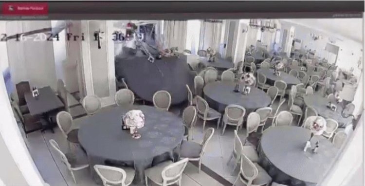 Un șofer a intrat, din greșeală, cu mașina într-un restaurant