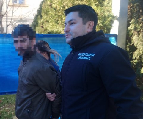Doi bărbați, prinși în flagrant, în timp ce sustrăgeau mai multe bunuri dintr-un imobil