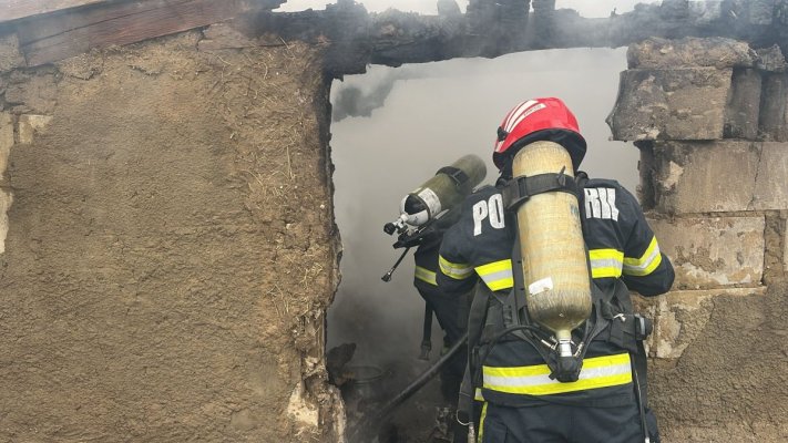 O casă din Agigea a luat foc!