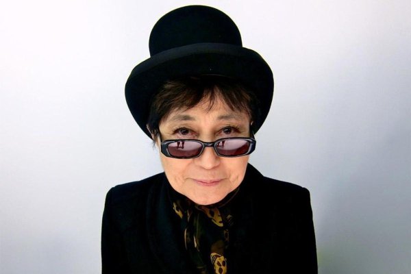 Lucrările lui Yoko Ono, ''artista necunoscută'', expuse într-o amplă retrospectivă la Londra