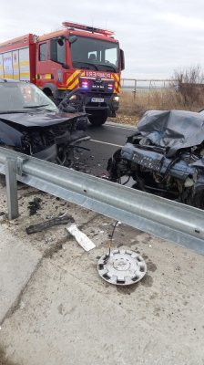 Accident cu două victime, la intrare în Corbu! Video