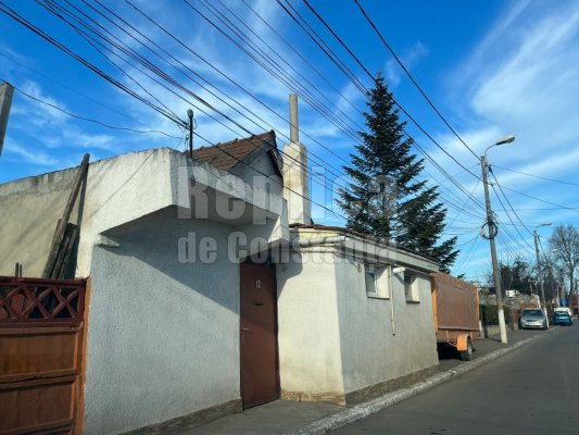 Cum a fost furat trotuarul, pe o stradă din Brătianu, pentru construcția unei case! Video