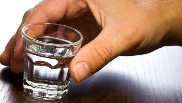 De ce bărbaţii ar trebui să renunţe la alcool cu cel puţin 3 luni înainte de a concepe un copil
