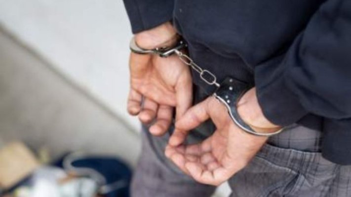 Bărbat arestat pentru că și-a violat timp de 4 ani fiica vitregă, în vârstă de 13 ani