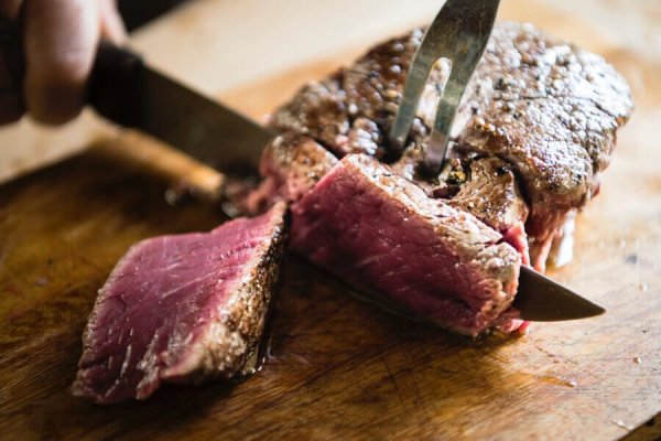 Un ONG recomandă renunțarea la carne: Ne hrănim literalmente până la dispariție