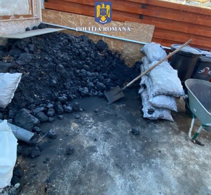 Percheziții la Constanța: 9 bărbați ar fi sustras 77 tone de cărbune și cereale din trenuri