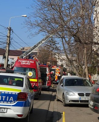Explozie într-un apartament din Constanța: femeie inconștientă