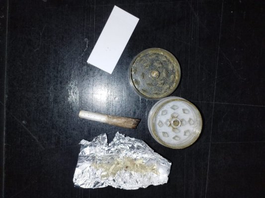 Doi bărbați au fost prinși de jandarmi cu joint-uri, în Portul Turistic Tomis