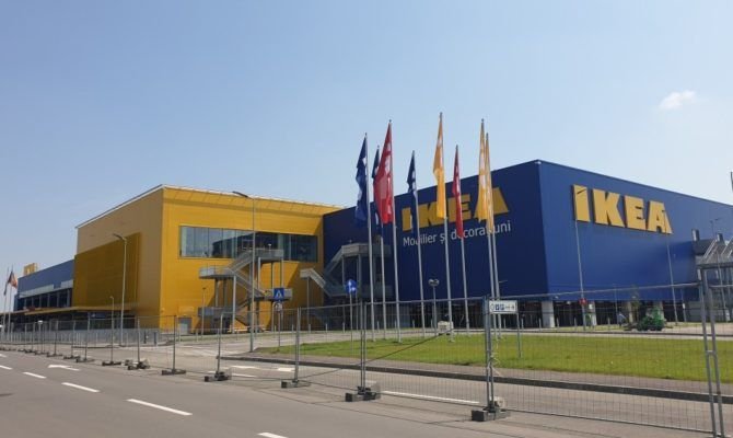 Cel mai mare producător de mobilă din România ar fi redus cu 30% salariile pentru sute de angajați