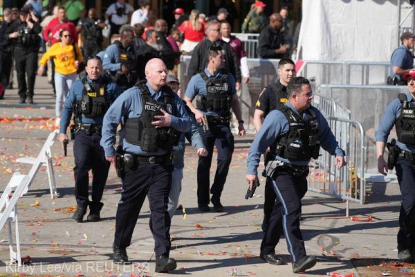 SUA: Un mort şi nouă răniţi grav într-un incident armat în timpul unei parade în Kansas City