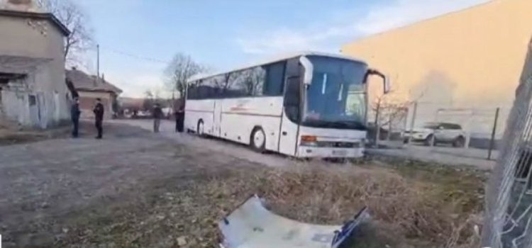 O bucată dintr-un avion s-a prăbușit lângă un loc de joacă pentru copii